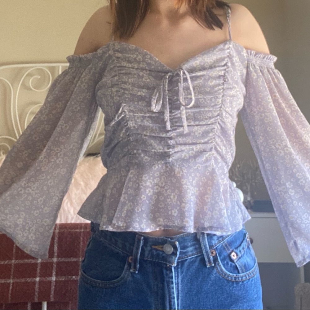 Nice floral blouse top. Size XS. Brand is Aster from Nordstrom Rack.